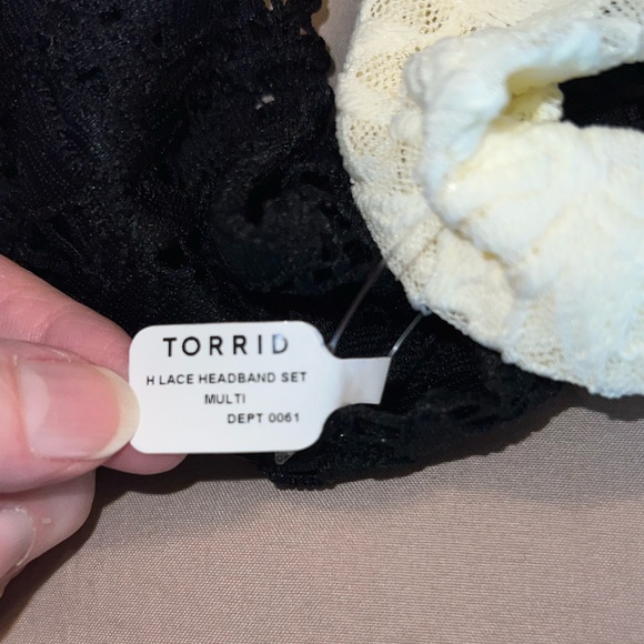 Torrid Set of 2 Lace Headbands Black & Cream NWT - Picture 3 of 8
